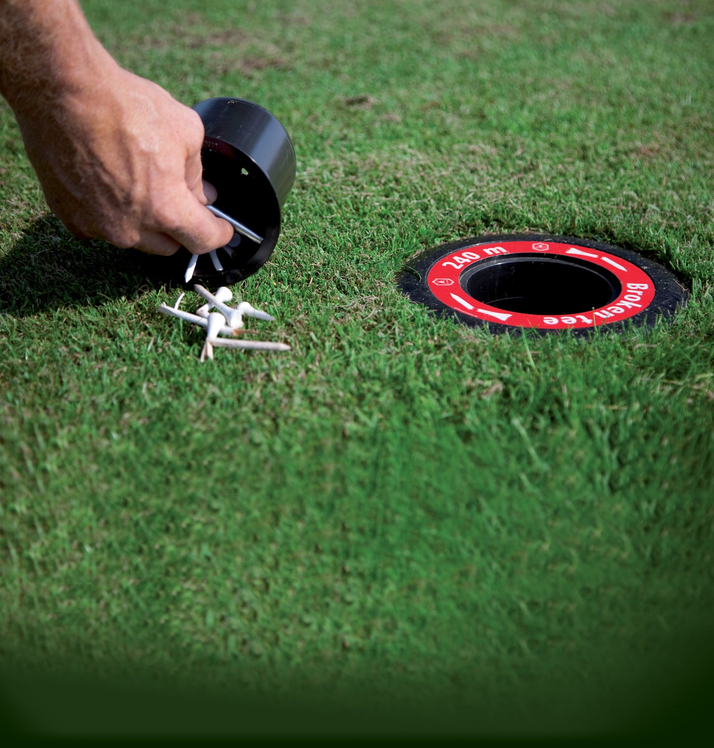 Broken Tee Caddy, Ground model, yellow/red